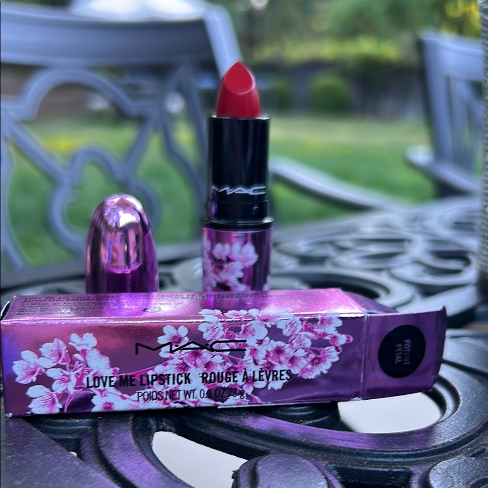 MAC Cosmetics Red Lipstick Bold Classic Shade